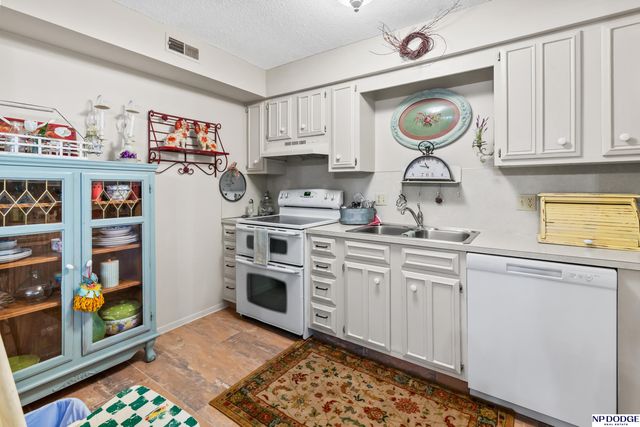 12727 W Dodge Road, Omaha, NE 68154