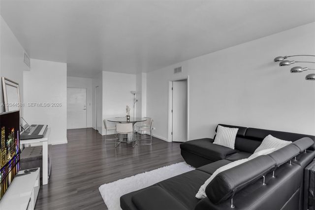 7441 Wayne Avenue 10H, Miami Beach, FL 33141