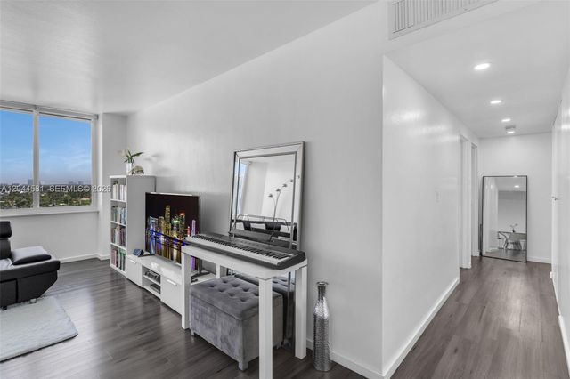 7441 Wayne Avenue 10H, Miami Beach, FL 33141