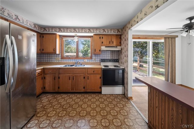 7886 Walnut Place, Clay, NY 13090