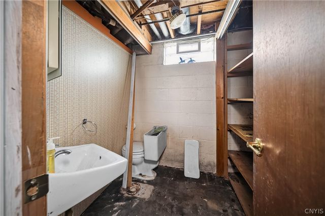 7886 Walnut Place, Clay, NY 13090