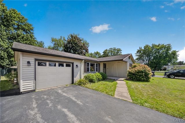 7886 Walnut Place, Clay, NY 13090