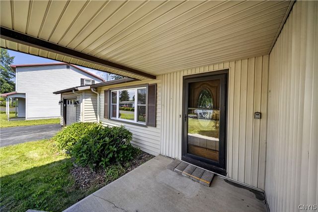 7886 Walnut Place, Clay, NY 13090