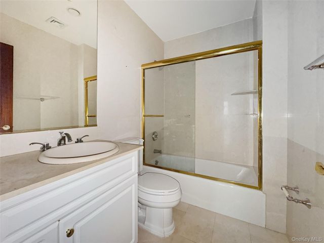 171 Great Neck Road 1C, Great Neck, NY 11021