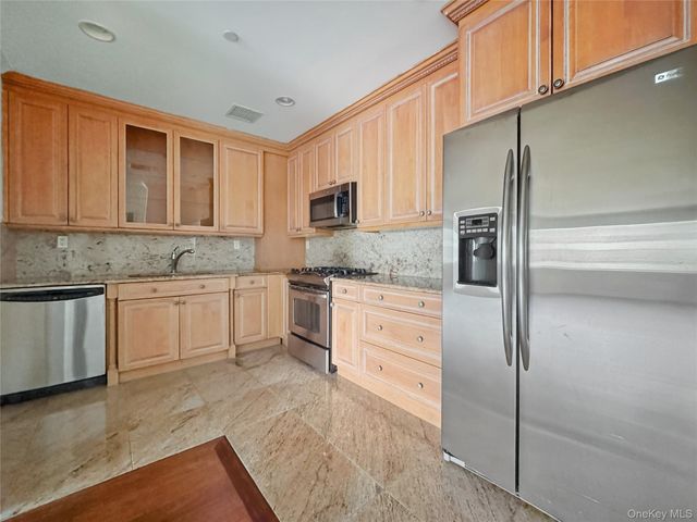 171 Great Neck Road 1C, Great Neck, NY 11021