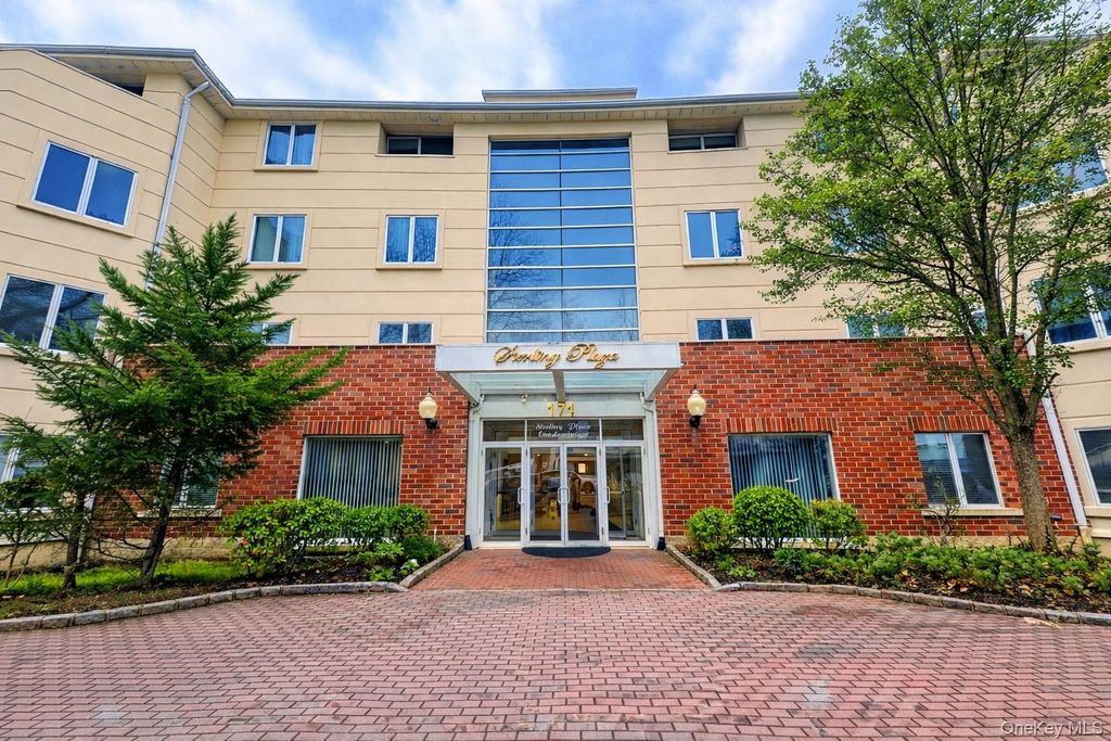 171 Great Neck Road 1C, Great Neck, NY 11021