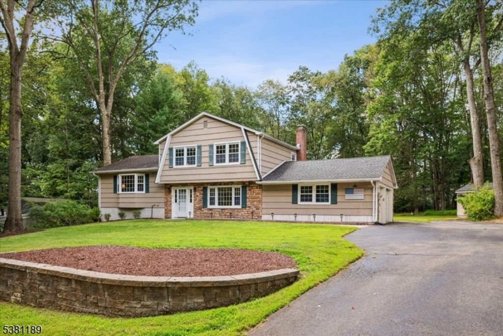 6 Cornell Dr, Roxbury Twp., NJ 07876