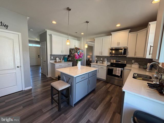 1 TWAIN ST, Gerrardstown, WV 25420