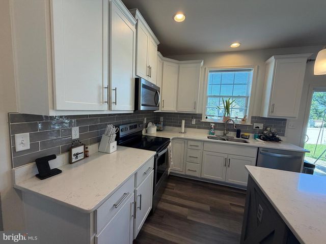 1 TWAIN ST, Gerrardstown, WV 25420