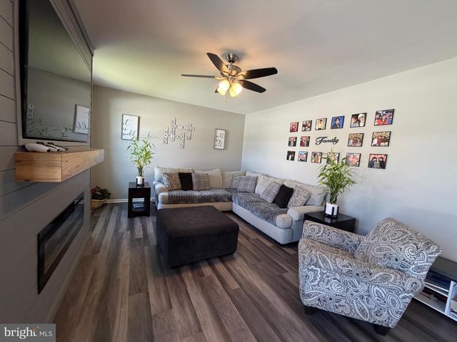 1 TWAIN ST, Gerrardstown, WV 25420