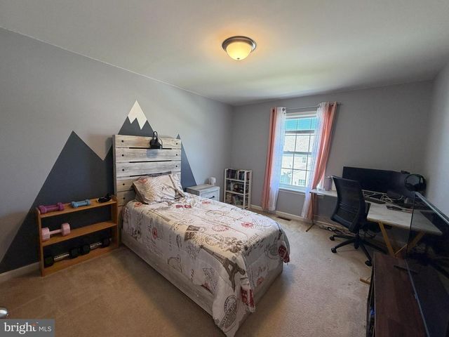 1 TWAIN ST, Gerrardstown, WV 25420