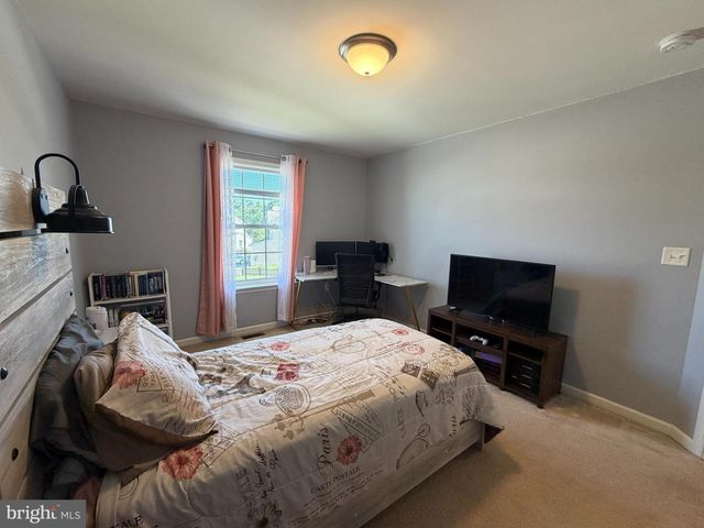 1 TWAIN ST, Gerrardstown, WV 25420