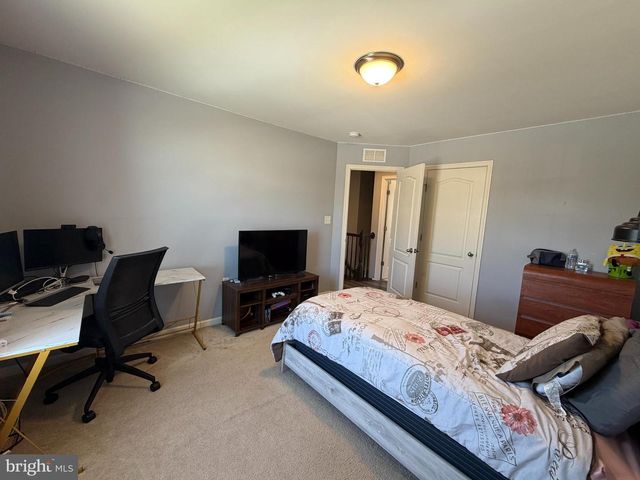 1 TWAIN ST, Gerrardstown, WV 25420