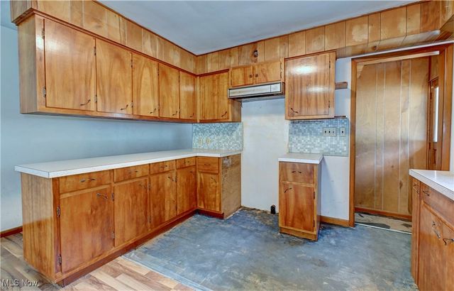 3265 Yorkview Road SW, New Philadelphia, OH 44663