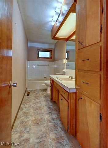 3265 Yorkview Road SW, New Philadelphia, OH 44663