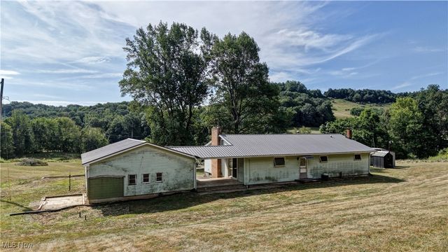 3265 Yorkview Road SW, New Philadelphia, OH 44663