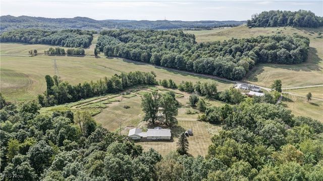 3265 Yorkview Road SW, New Philadelphia, OH 44663