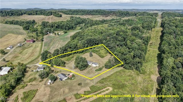 3265 Yorkview Road SW, New Philadelphia, OH 44663