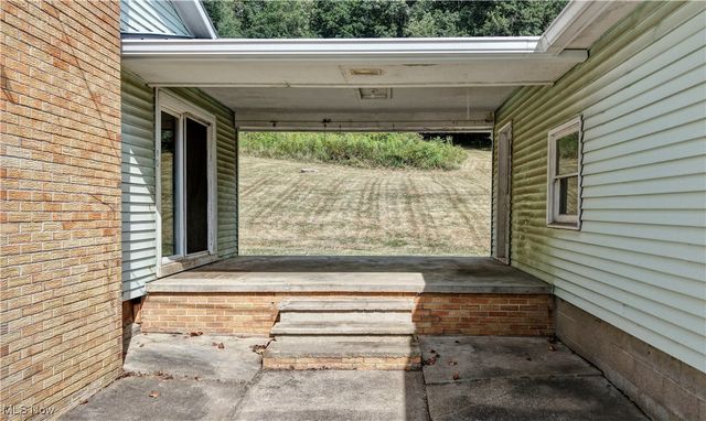 3265 Yorkview Road SW, New Philadelphia, OH 44663