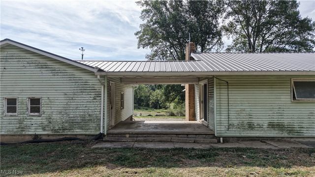 3265 Yorkview Road SW, New Philadelphia, OH 44663