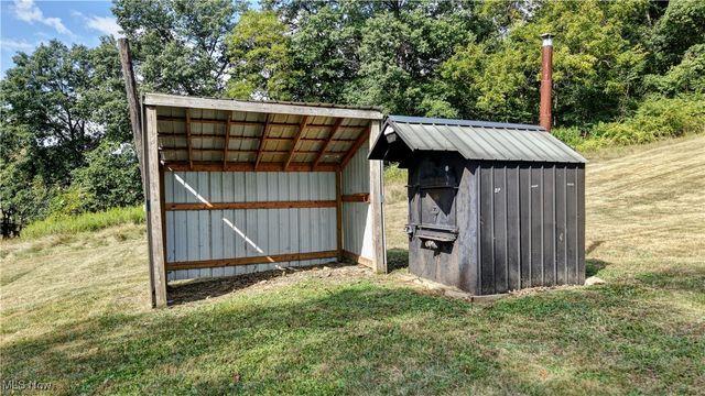 3265 Yorkview Road SW, New Philadelphia, OH 44663