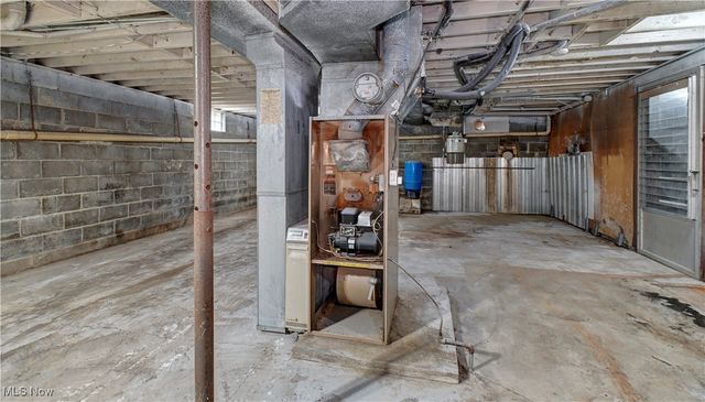 3265 Yorkview Road SW, New Philadelphia, OH 44663