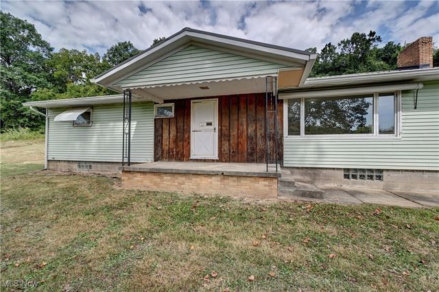 3265 Yorkview Road SW, New Philadelphia, OH 44663