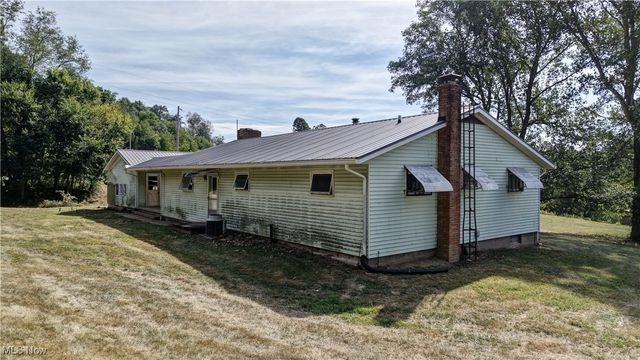 3265 Yorkview Road SW, New Philadelphia, OH 44663