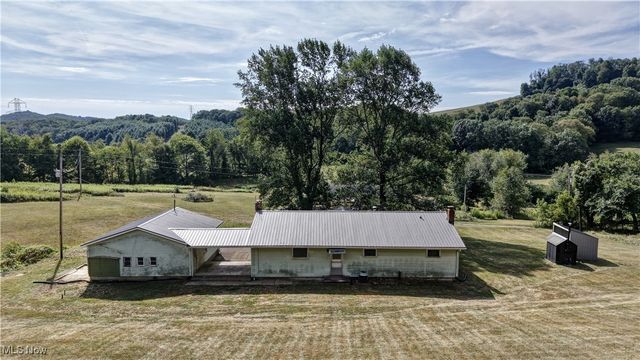 3265 Yorkview Road SW, New Philadelphia, OH 44663