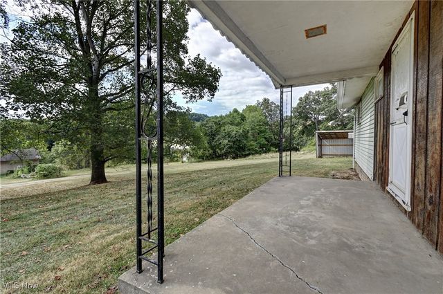 3265 Yorkview Road SW, New Philadelphia, OH 44663