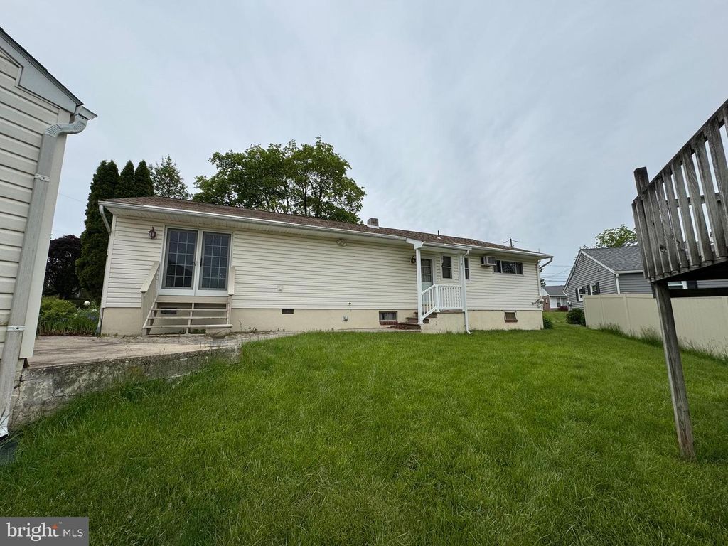 28 S 9TH ST, Coopersburg, PA 18036