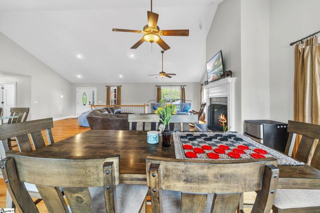 143 W Waters Edge Lane, West Union, SC 29696