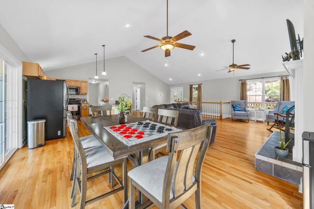 143 W Waters Edge Lane, West Union, SC 29696