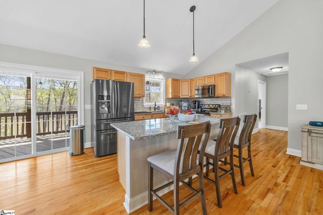 143 W Waters Edge Lane, West Union, SC 29696