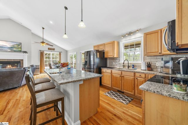 143 W Waters Edge Lane, West Union, SC 29696