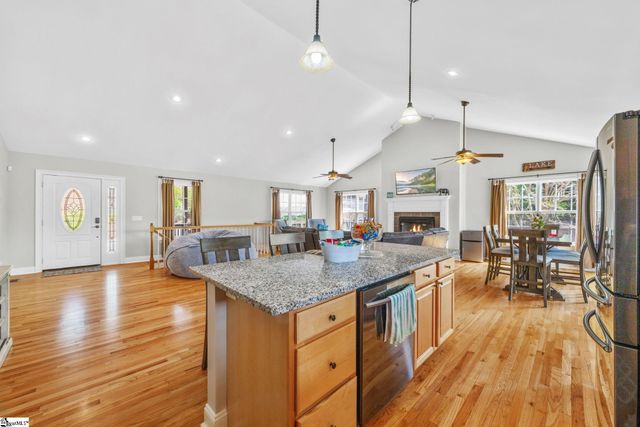 143 W Waters Edge Lane, West Union, SC 29696
