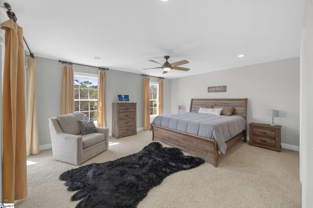 143 W Waters Edge Lane, West Union, SC 29696