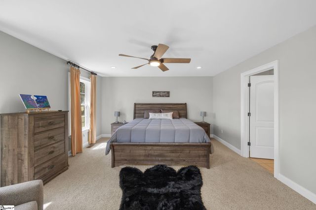 143 W Waters Edge Lane, West Union, SC 29696