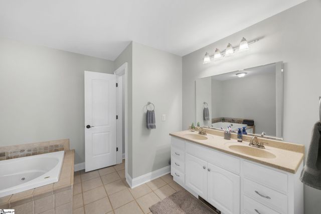 143 W Waters Edge Lane, West Union, SC 29696