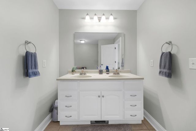 143 W Waters Edge Lane, West Union, SC 29696