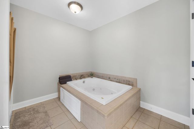 143 W Waters Edge Lane, West Union, SC 29696