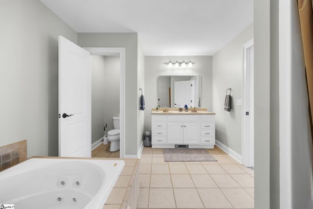 143 W Waters Edge Lane, West Union, SC 29696