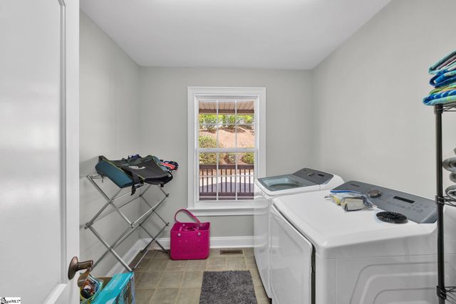 143 W Waters Edge Lane, West Union, SC 29696