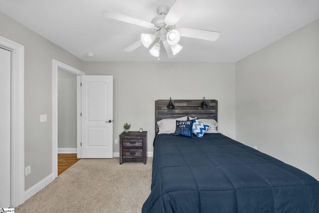 143 W Waters Edge Lane, West Union, SC 29696