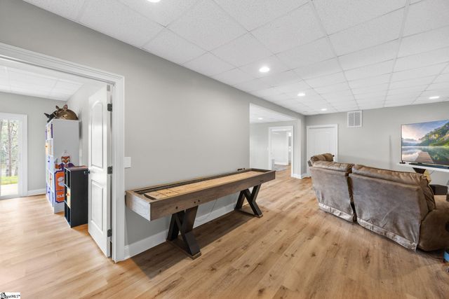 143 W Waters Edge Lane, West Union, SC 29696
