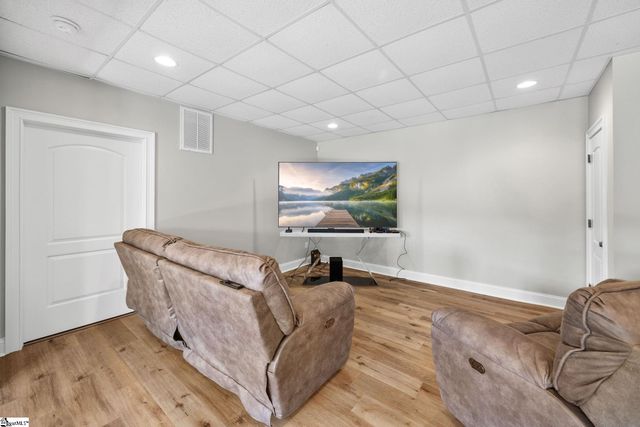 143 W Waters Edge Lane, West Union, SC 29696