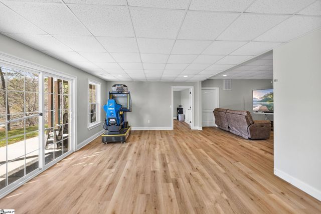 143 W Waters Edge Lane, West Union, SC 29696