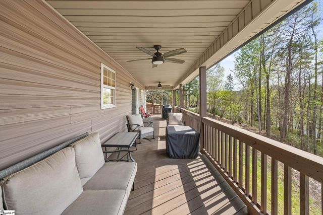 143 W Waters Edge Lane, West Union, SC 29696