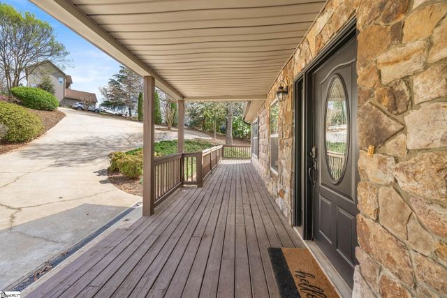 143 W Waters Edge Lane, West Union, SC 29696