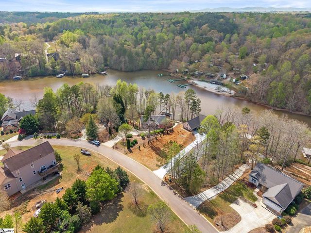 143 W Waters Edge Lane, West Union, SC 29696